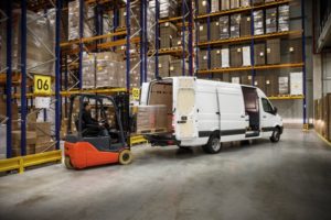 Mercedes-Benz Sprinter – 516 CDI; Exterieur; arktikweiss; OM 651 mit 120 kW/163 PS; 2,15 L Hubraum; 6-Gang-Schaltgetriebe Eco Gear; Radstand: 4325 mm; 5,5 Tonnen Mercedes-Benz Sprinter – 516 CDI; exterior; arctic white; OM 651 rated at 120 kW/163 hp; displacement 2.15 l; 6-speed transmission Eco Gear; wheelbase: 4325 mm; gross vehicle weight of 5.5 t