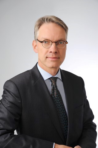 Roland W.Schacht