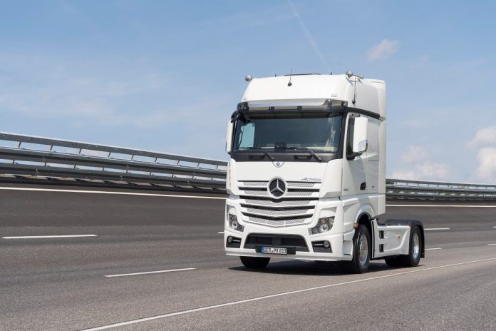 Sondermodell 20 Jahre Actros; Actros 1863 LS; Exterieur / Specia