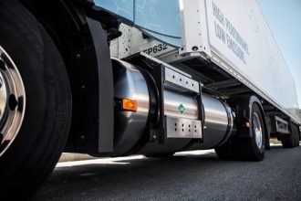 Volvo LNG (5) (Medium)