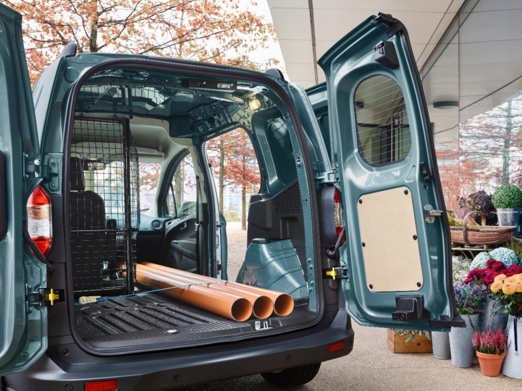 2017FordTransitCourier_18