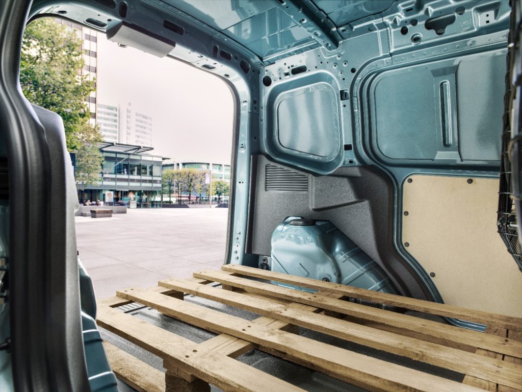 2017FordTransitCourier_21