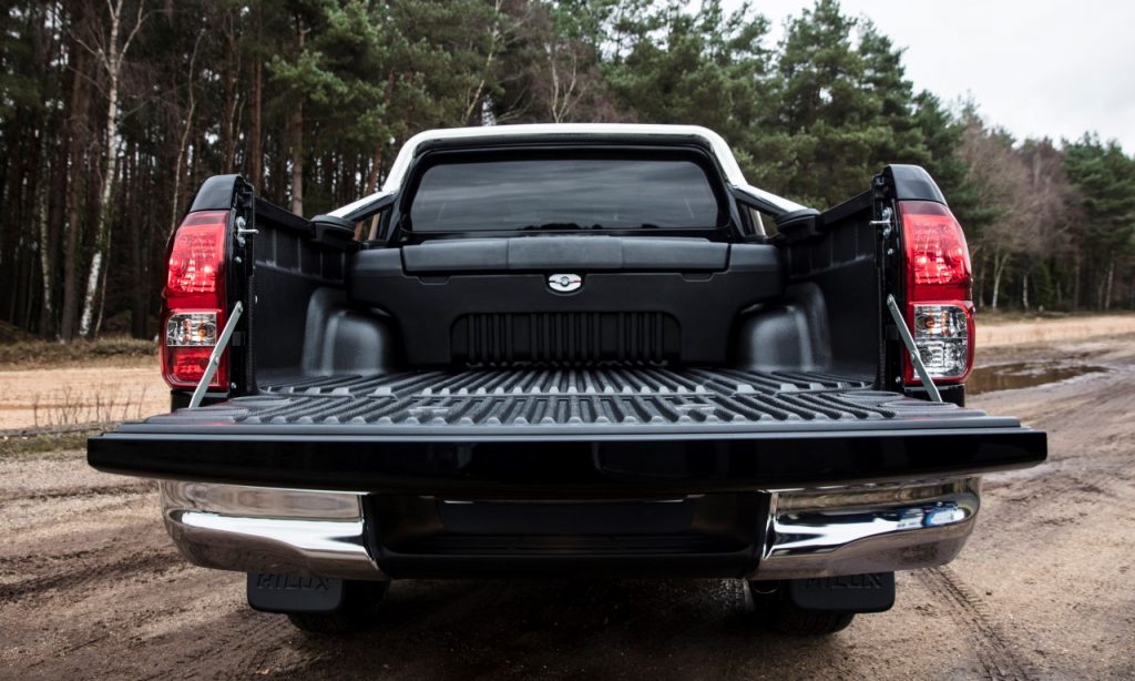 toyota-hilux-061217-raw-591