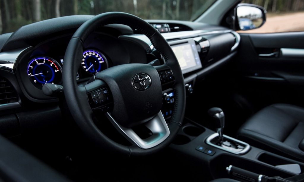 toyota-hilux-061217-raw-660