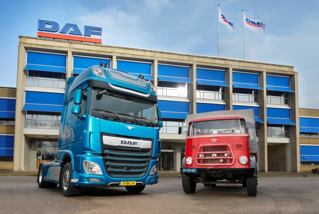 DAF-90th-Anniversary-Edition-and-DAF-A1600-1968 (Medium)