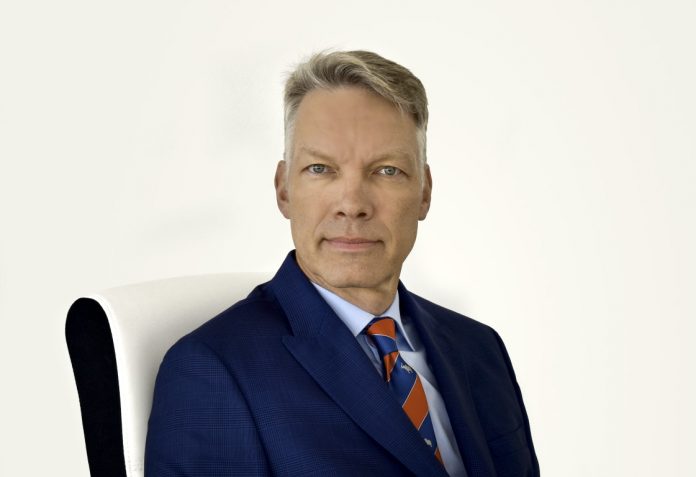 Roland W Schacht (Medium)