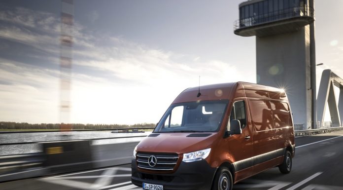 Η Mercedes-Benz Service παραδίδει μαθήματα
