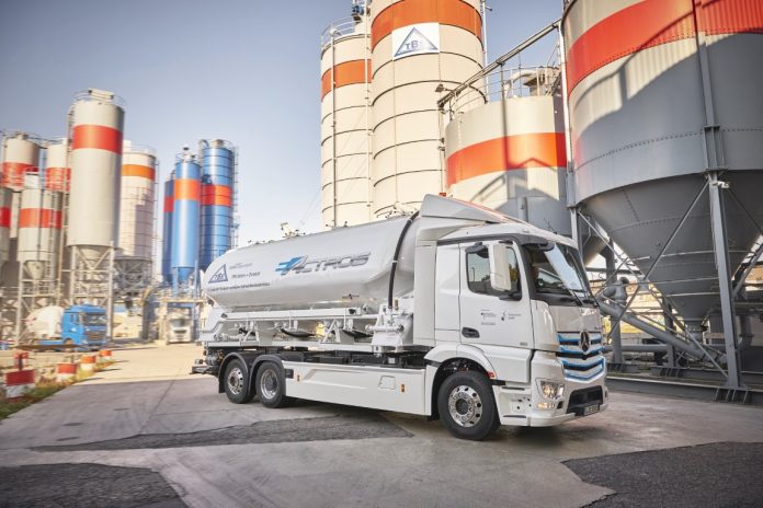 Mercedes-Benz Trucks zieht Zwischenbilanz: Elektro-Lkw eActros seit über einem Jahr erfolgreich im KundeneinsatzProgress report from Mercedes-Benz Trucks: eActros electric truck successfully tested by customers for over a year