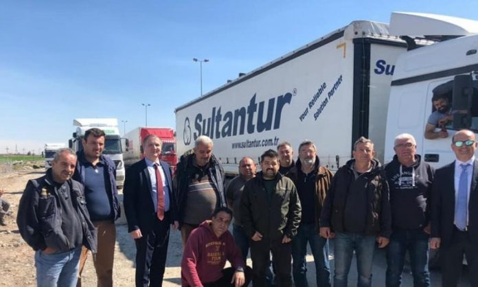 Με ειδική πτήση τσάρτερ επιστρέφουν στην Ελλάδα οι 13 οδηγοί που είχαν εγκλωβιστεί στα σύνορα Ιράκ-Τουρκίας