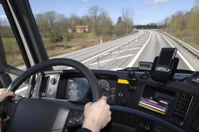 Αυξάνονται οι ώρες οδήγησης και μειώνεται η ανάπαυση των οδηγών μεταφορών εξαιτίας του COVID-19. Οι υποχρεώσεις των εταιρειών
