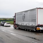 Mercedes-Benz Actros 1846 LS 4x2, Exterieur, antikrot metallic, OM 470 Euro VI mit 335 kW (455 PS), 10,7 L Hubraum, 12-Gang Mercedes PowerShift 3, Active Brake Assist 5, Abstandshalte-Assistent, Verkehrszeichen-Assistent und Abbiege-Assistent, Spurhalte-Assistent, Stabilitätsregel-Assistent, Aufmerksamkeits-Assistent, Active Drive Assist, MirrorCam, Predictive Powertrain Control, BiXenon-Scheinwerfer 

Mercedes-Benz Actros 1846 LS 4x2, Exterior, antique red metallic, OM 470 Euro VI rated at 335 kW/455 hp, displacement 10.7 l, 12-speed Mercedes PowerShift transmission 3, Active Brake Assist 5, Proximity Assist, Traffic-Sign-Recognation-Assist and Sideguard-Assist, Lane Keeping Assist, Stability Assist, Attention Assist, Active Drive Assist, MirroCam, Predictive Powertrain Control, BiXenon headlamps.