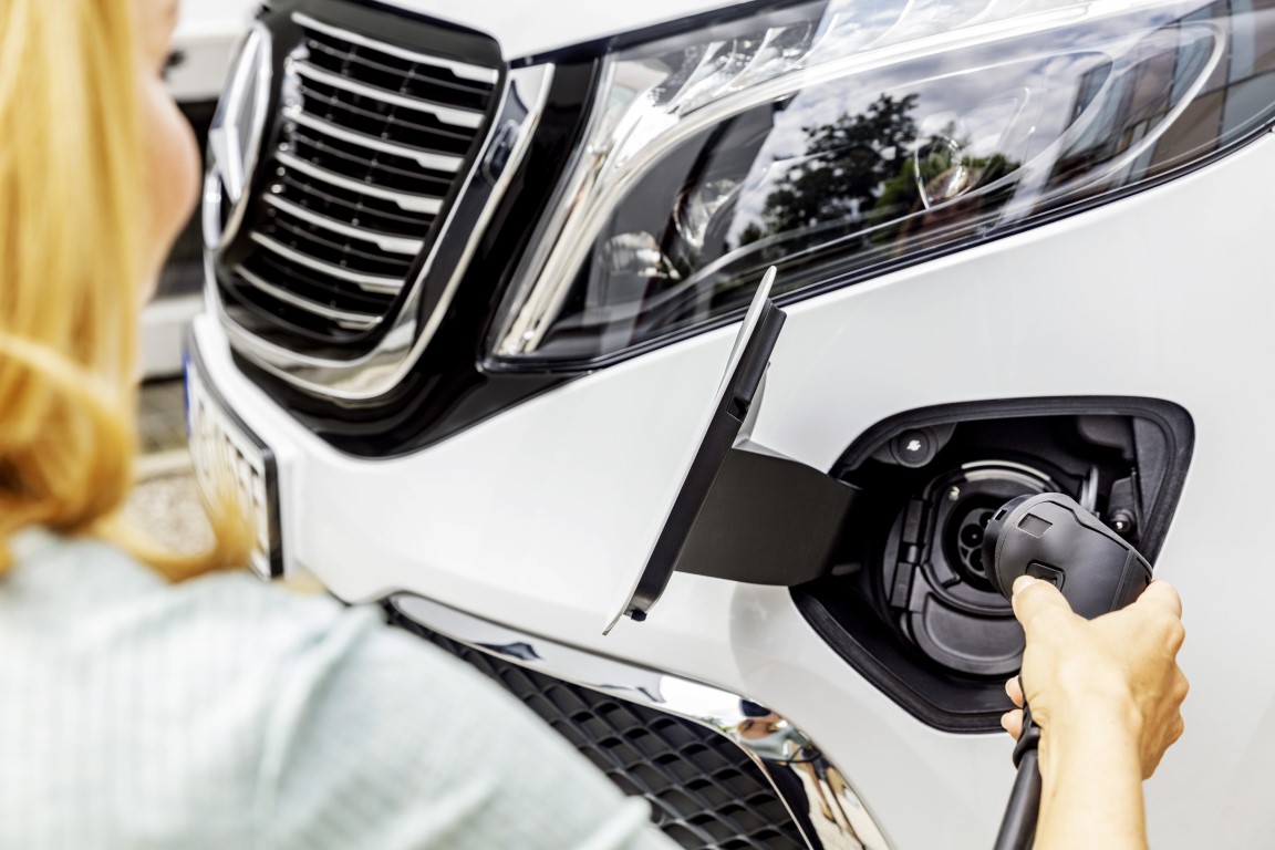 The new Mercedes-Benz EQV – Exterior, Mountain crystal white metallic, black panel radiator grille with chrome fins, charging connection in the bumper;combined power consumption: 27.0 kWh/100 km; combined CO2 emissions: 0 g/km*, provisional figures