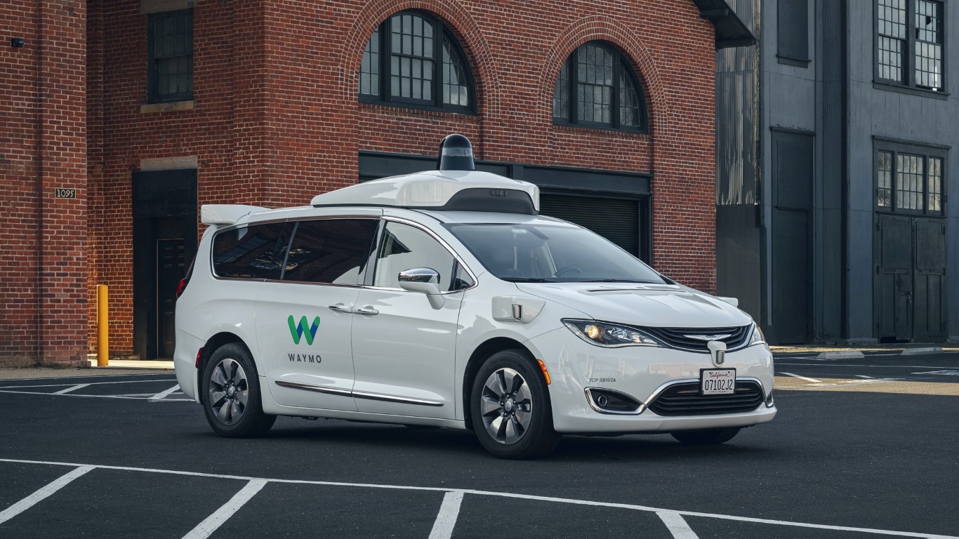FCA Waymo Chrysler Pacifica (Medium)
