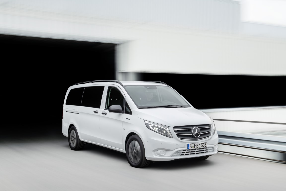 The new Mercedes-Benz eVito Tourer (combined power consumption: 26.2 kWh/100 km; combined CO2 emissions: 0 g/km)* – Exterior