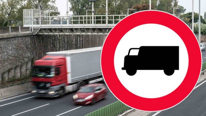 italy_stop (Medium)