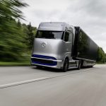 Mit dem Mercedes-Benz GenH2 Truck präsentiert Daimler Trucks sein Konzept für ein brennstoffzellenbetriebenes Langstreckenfahrzeug für flexible und anspruchsvolle Einsätze mit Blick auf Strecken, Entfernungen und Nutzlast. Start der Serienproduktion ist für die zweite Hälfte der 2020er Jahre geplant. 

With the Mercedes-Benz GenH2 Truck Daimler Trucks presents its concept for a fuel cell powered long-haul vehicle for flexible and demanding operations in terms of routes, distances and payload. Series production start of the GenH2 truck is planned for the second half of the 2020s.