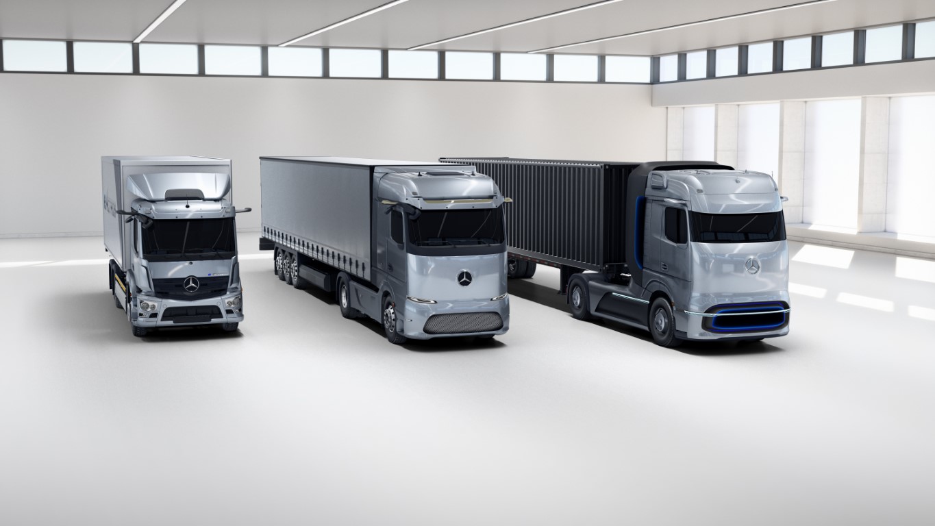 Auf dem Weg zum CO2-neutralen Transport: Von links nach rechts: Mercedes-Benz eActros, Mercedes-Benz eActros LongHaul und Mercedes-Benz GenH2 Truck On our way to a CO2-neutral future: From left to right: Mercedes-Benz eActros, Mercedes-Benz eActros LongHaul and Mercedes-Benz GenH2 Truck