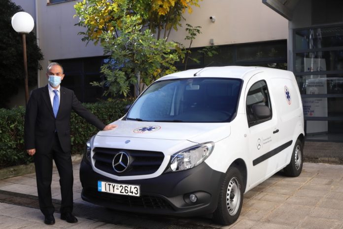 Mercedes-Benz Ελλάς Προσφέρει δύο van στο Ε.Σ.Υ (1)