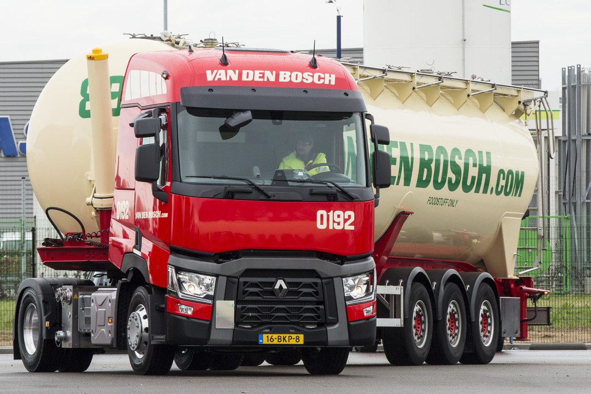 Renault-Trucks-T-Van-den-Bosch-Transporten (Medium)