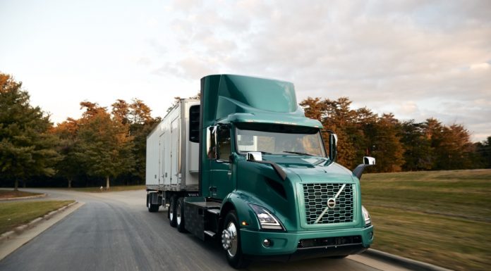 Volvo Trucks : Ξεκινάει στην Β. Αμερική την εμπορική διάθεση του ηλεκτρικού VNR