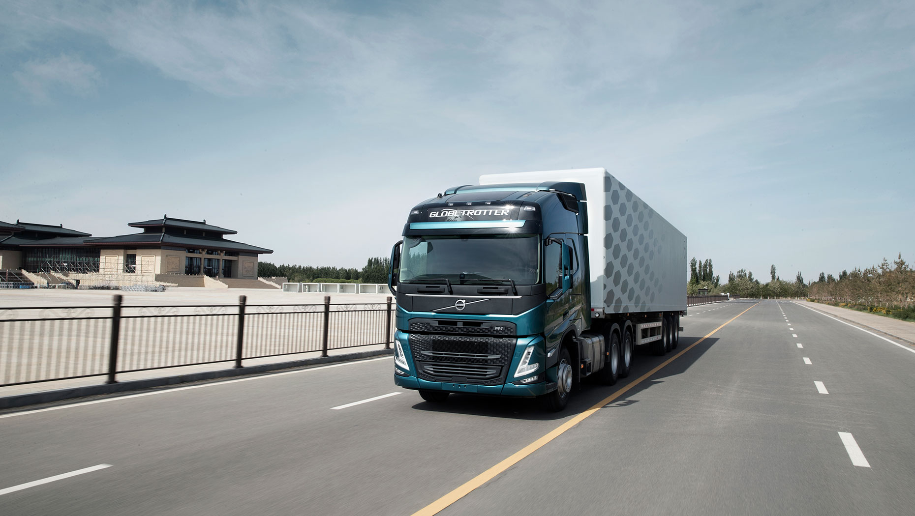 volvo-fm-on-the-road-china