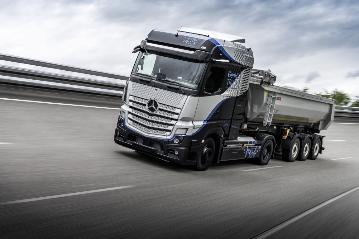 Daimler Trucks startet intensive Tests seines Brennstoffzellen-LkwDaimler Trucks begins rigorous testing of its fuel-cell truck