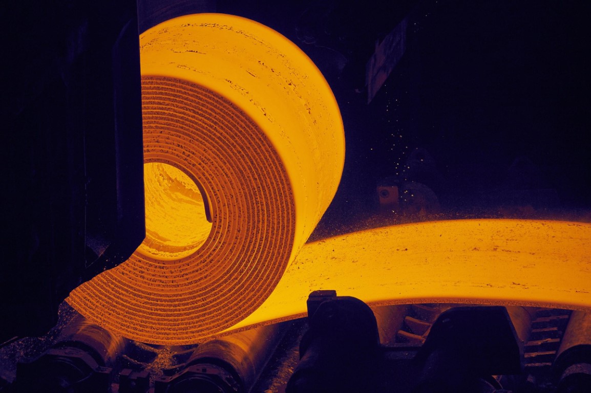 Coils in hot rolling process (Medium)
