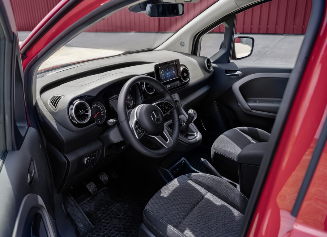 2021 / Citan / Feature Motifs / Panel Van PRO / Multifunctionality / Ergonomic Cockpit