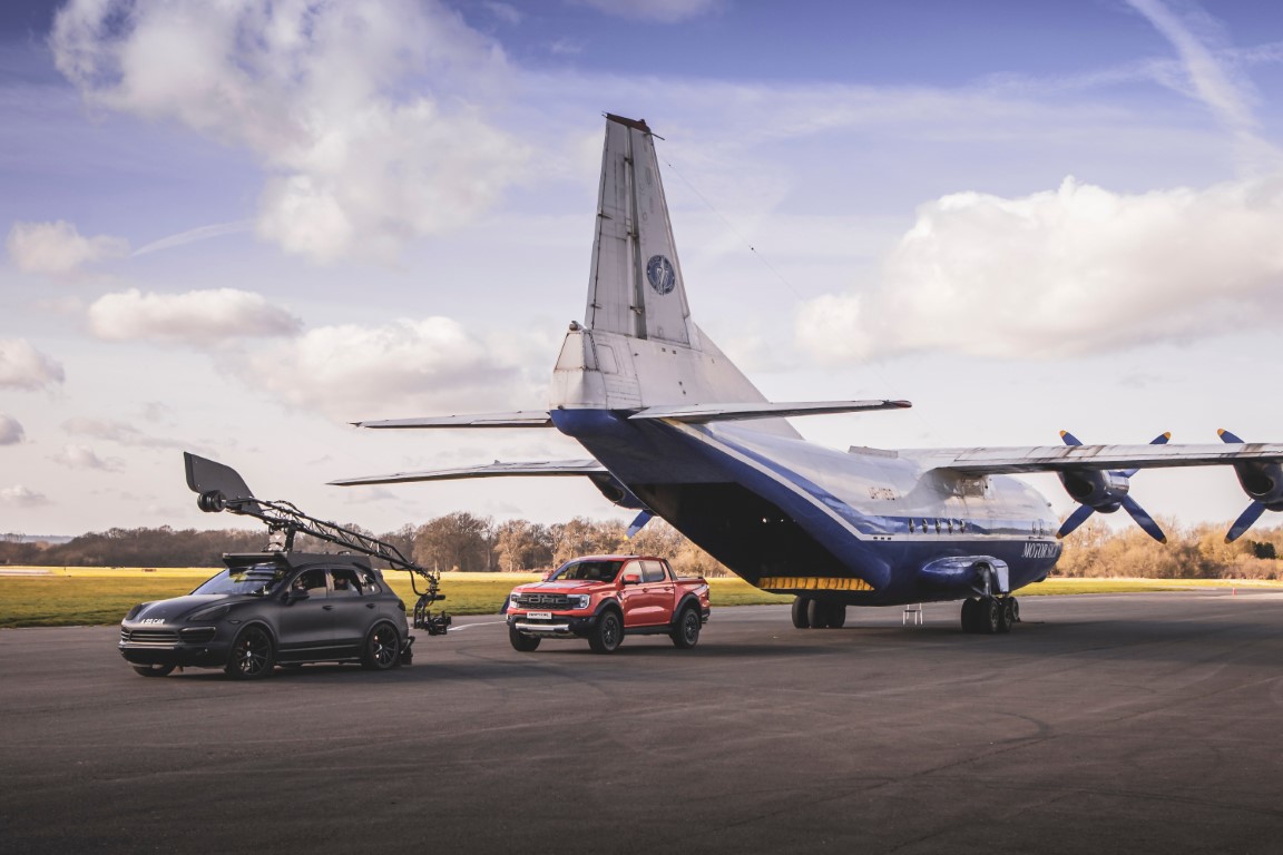 raptor_behind_the_scenes_robo_arm (Medium)