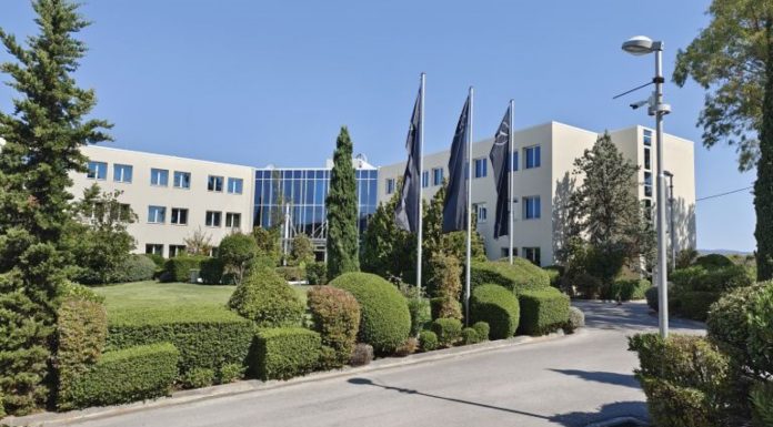 Στον ελβετικό όμιλο Emil Frey Group οι μετοχές της Mercedes-Benz Ελλάς