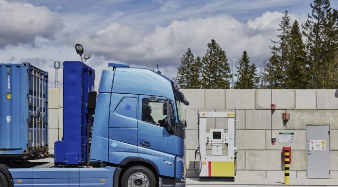 Η Volvo Trucks θα ξεκινήσει δοκιμές φορτηγών με κυψέλες καυσίμου το 2025