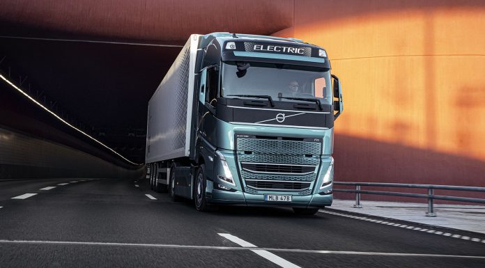 Η Volvo παρέδωσε 20 ηλεκτρικά βαρέα φορτηγά στην εταιρεία logistics DFDS