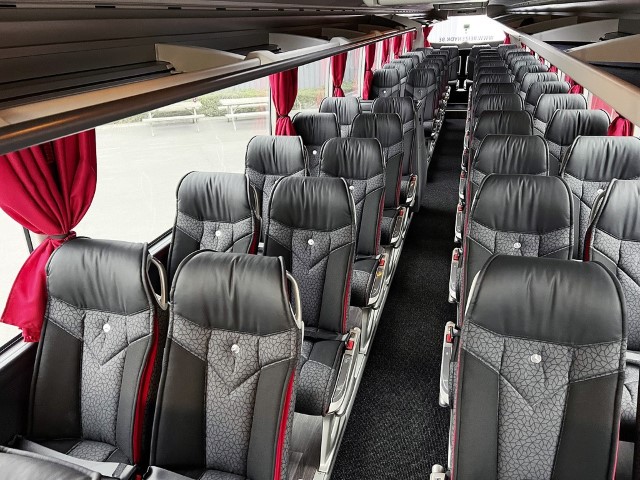 Mercedes-Benz Tourismo L für Busreiseveranstalter Vandekerckhove Autocars in Belgien, rauchsilber metallic, OM 470 mit 335 kW (456 PS), 10,7 L Hubraum, 8-Gang Mercedes PowerShift, Active Brake Assist 4, Sideguard Assist, Länge/Breite/Höhe: 13.935/2.550/3.680 mm, Bestuhlung: 1/54 Mercedes-Benz Tourismo L for bus tour operator Vandekerckhove Autocars in Belgium, smoke silver metallic, OM 470 rated at 335 kW/456 hp, displacement 10.7 l, 8-speed Mercedes PowerShift transmission, Active Brake Assist 4, Sideguard Assist, length/width/height: 13935/2550/3680 mm, seating: 1/54.