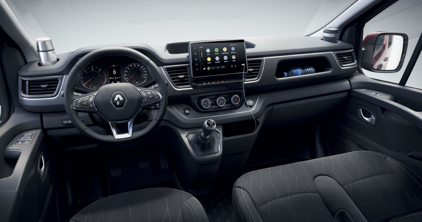 RENAULT TRAFIC (F82)