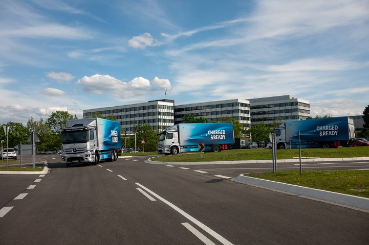 Startschuss für die eActros-Roadshow: quer durch Europa mit vollelektrischen Lkw  Kickoff for the eActros Roadshow: Across Europe with All-electric Trucks
