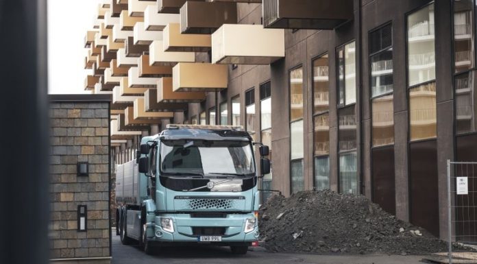 Η Volvo παρουσιάζει ηλεκτρικά φορτηγά με μεγαλύτερη αυτονομία