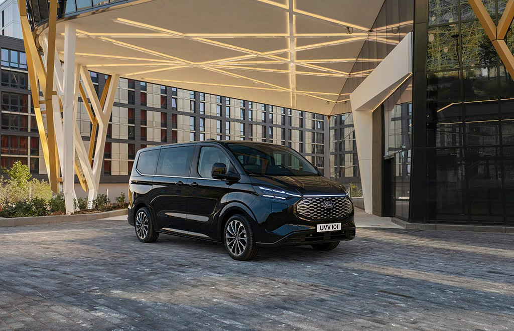 FORD_TOURNEO_TITANIUM_01