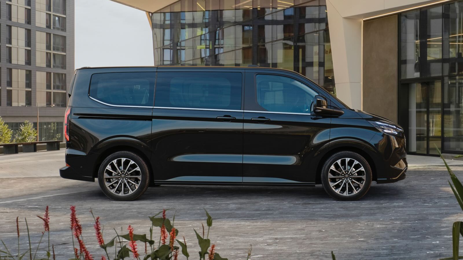 All-electric E-Tourneo Custom from Ford Pro delivers new levels of capability, luxury and design in a versatile multi-activity vehicle with up to eight seats. LICENSE EXPIRES: In perpetuity. LICENSE BY: Makerhouse. LICENSE SCOPE: A - Earned editorial, press releases, press kits, B - All non-broadcast digital and online media, C - All non-broadcast digital and online media, plus Retail and POS (showrooms, events etc), D - All print media (newspaper, magazine etc). REGION: GLOBAL. COPYRIGHT AND IMAGE RIGHTS: This content is solely for editorial use and for providing individual users with information. Any storage in databases, or any distribution to third parties within the scope of commercial use, or for commercial use is permitted with written consent from Ford of Europe GmbH only.