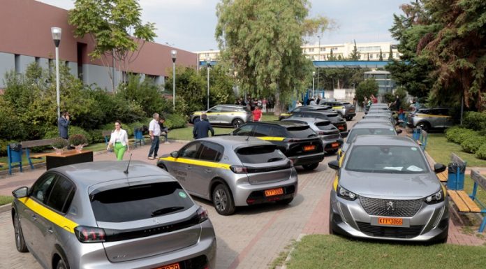 42 καινούρια ηλεκτροκίνητα οχήματα στις ελεγκτικές υπηρεσίες της Περιφέρειας Αττικής