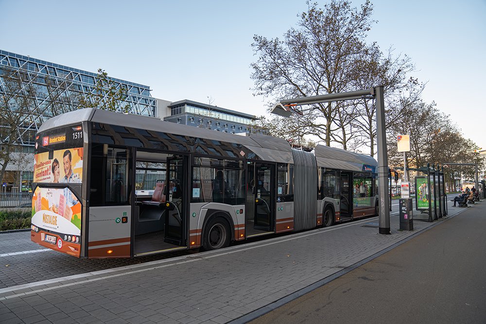 articulated electric bus