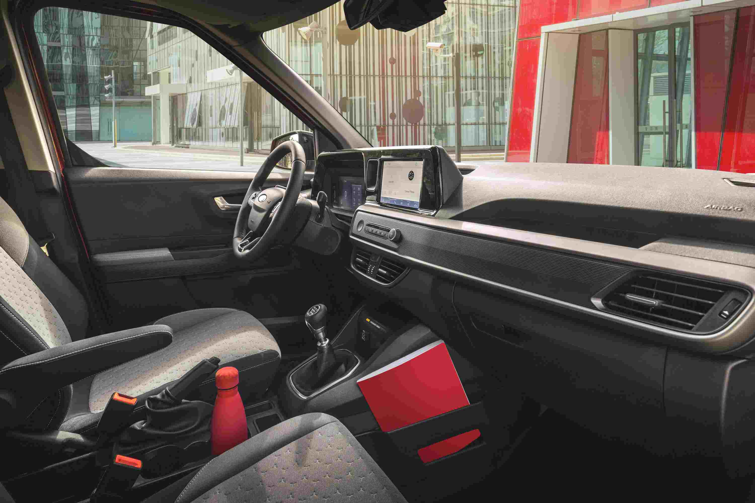 3 2023_FORD_TRANSIT_COURIER_04