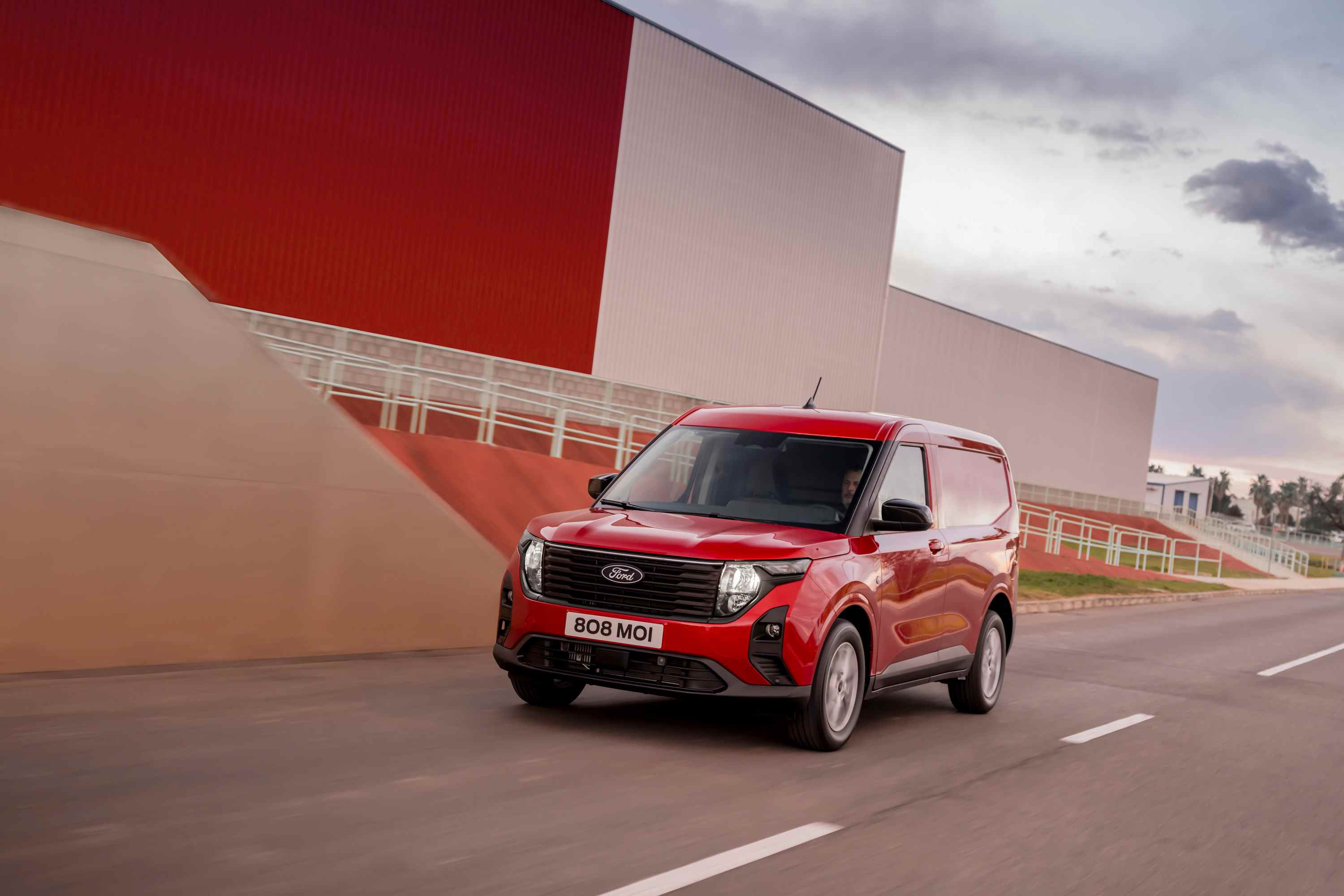 5 2023_FORD_TRANSIT_COURIER_01