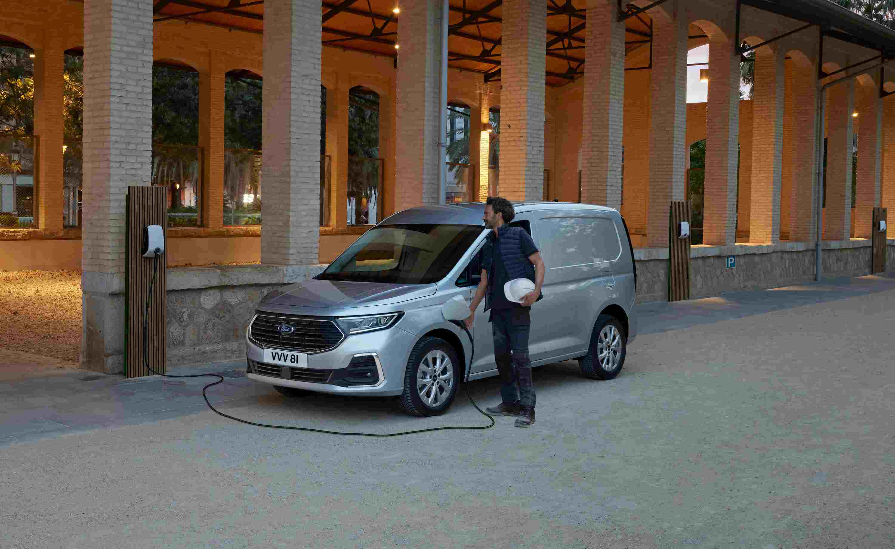 TRANSIT_CONNECT_PHEV_SWB_EXTERIOR_01 - Αντιγραφή