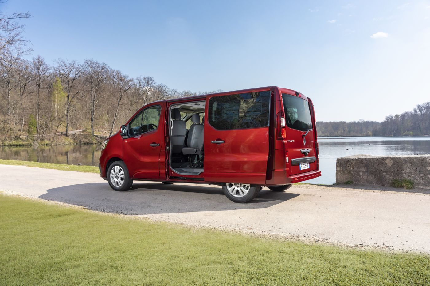 2021 - New Renault Trafic Combi - Tests drive (2)