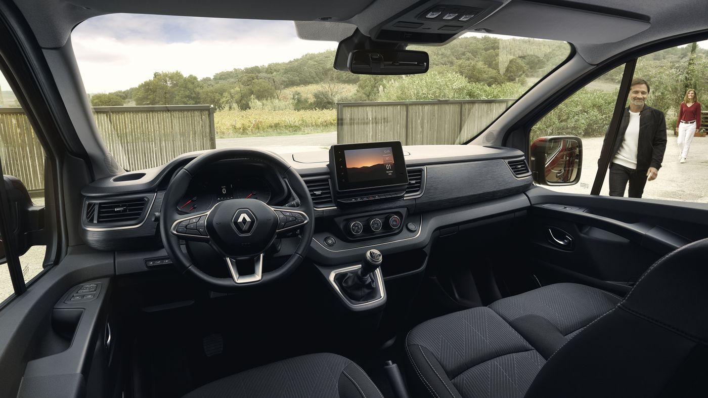 2021 - New Renault Trafic on location (6)