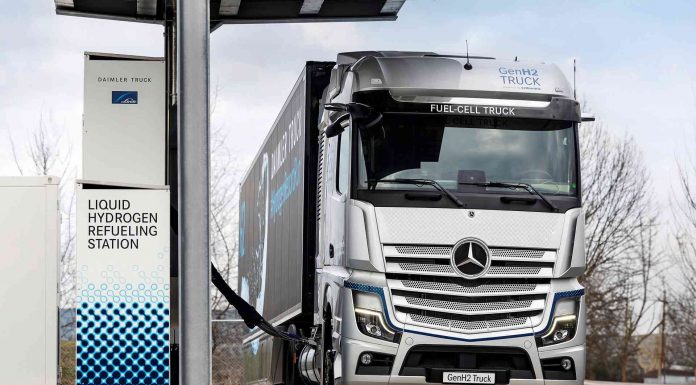Daimler Truck: νέα πρότυπα για τον ανεφοδιασμό με υγρό υδρογόνο