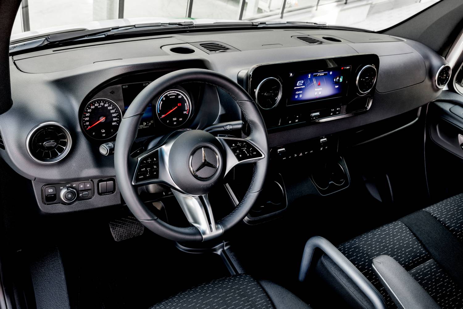 Mercedes-Benz eSprinter 4