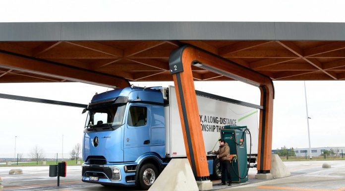 Η Logistik Schmitt σχεδιάζει να φορτίζει τακτικά το eActros 600 στο Milence